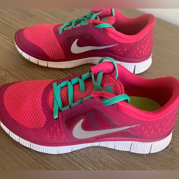 SZ 7.5 Nike Free Women’s Red/Green Athletic Shoes - Picture 2 of 12